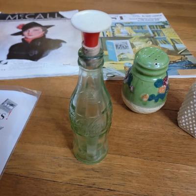 3 old shakers and vintage magazines