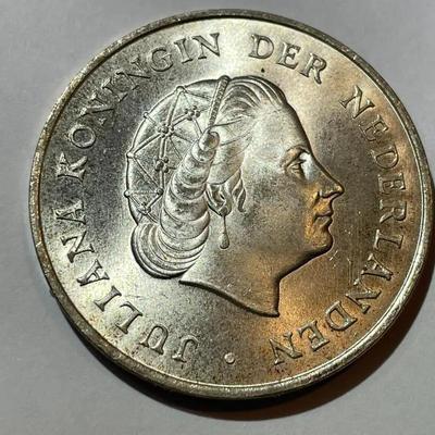1964 Netherlands Antilles Silver 2-1/2 Gulden Juliana Crowned Arms UNCIRCULATED Coin as Pictured.