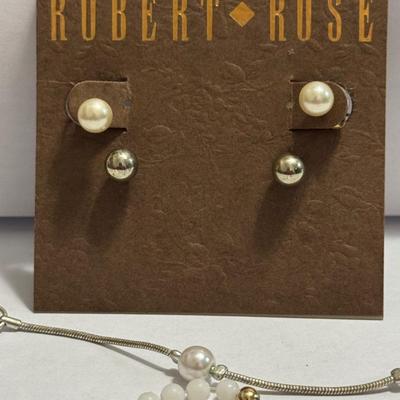 Earrings Robert rose, with other miscellaneous items.