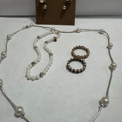 Earrings Robert rose, with other miscellaneous items.