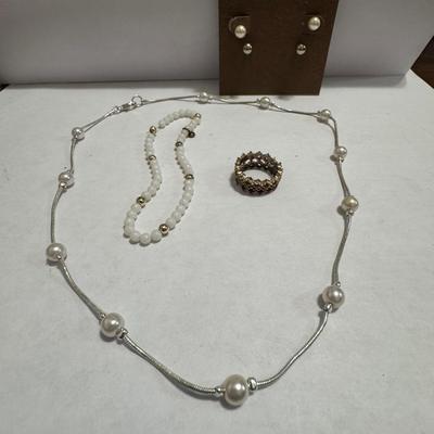Earrings Robert rose, with other miscellaneous items.
