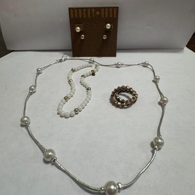 Earrings Robert rose, with other miscellaneous items.