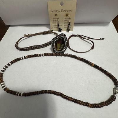 Variety Of jewelry,Earrings natural treasure.