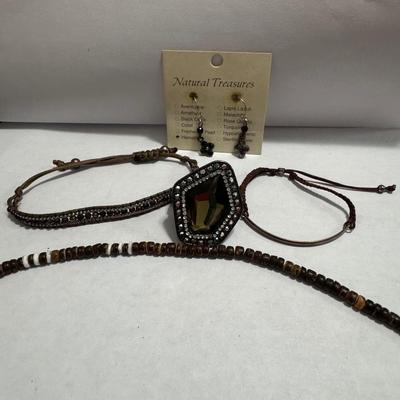 Variety Of jewelry,Earrings natural treasure.