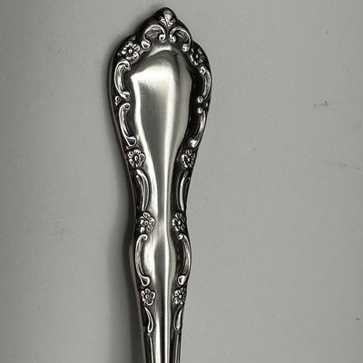 Oneida Deluxe Stainless “Michelangelo” Flatware Complete Set with Case
