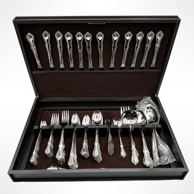 Oneida Deluxe Stainless “Michelangelo” Flatware Complete Set with Case