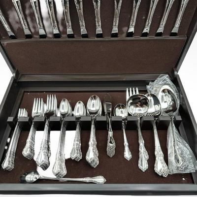 Oneida Deluxe Stainless “Michelangelo” Flatware Complete Set with Case