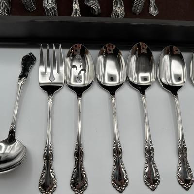 Oneida Deluxe Stainless “Michelangelo” Flatware Complete Set with Case