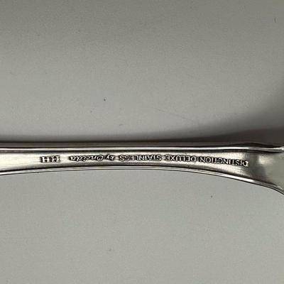 Oneida Deluxe Stainless “Michelangelo” Flatware Complete Set with Case