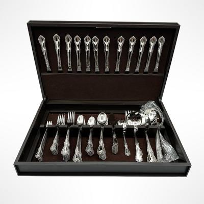 Oneida Deluxe Stainless “Michelangelo” Flatware Complete Set with Case