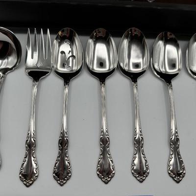 Oneida Deluxe Stainless “Michelangelo” Flatware Complete Set with Case