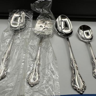 Oneida Deluxe Stainless “Michelangelo” Flatware Complete Set with Case