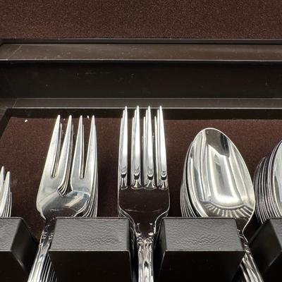 Oneida Deluxe Stainless “Michelangelo” Flatware Complete Set with Case