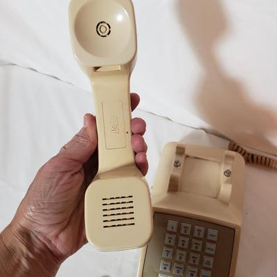 Classic Landline Telephones (B3-KD)