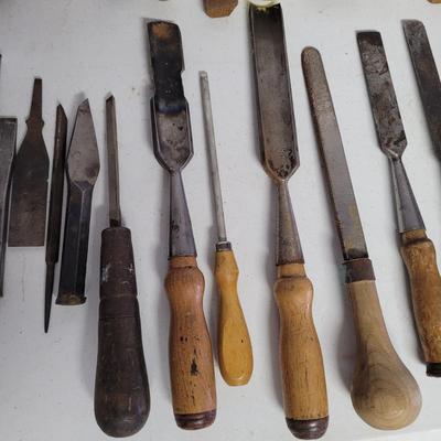 Large Lot of Chisels and Gouges (SB-EL)