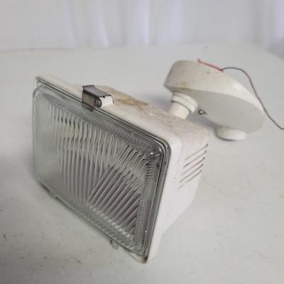 Outdoor Light Fixtures and Bulbs (SB-EL)