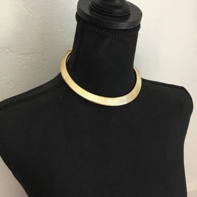 Beautiful vintage crown Trifari necklace excellent condition