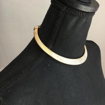Beautiful vintage crown Trifari necklace excellent condition