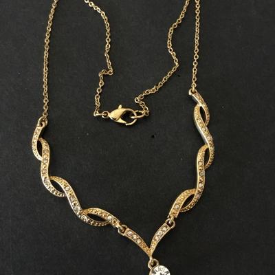 Beautiful rhinestone goldtone necklace