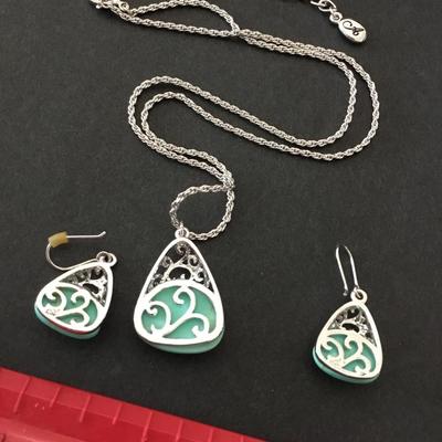 Beautiful faux turquoise, silver tone, pendant, necklace, earring set very nice
