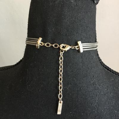 Beautiful, silver and gold toned White House, Black market choker necklace. Very nice.