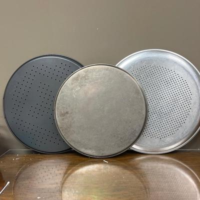 Lot of 3 Pizza Pans