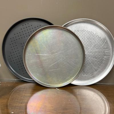 Lot of 3 Pizza Pans