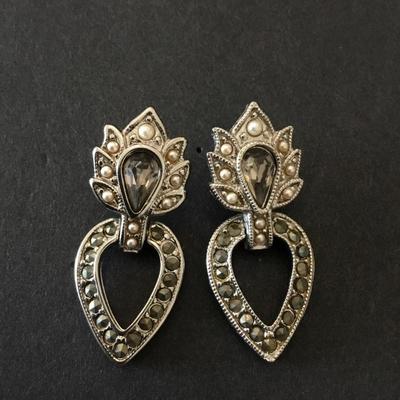 Beautiful vintage rhinestone stud dangle earrings