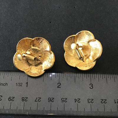 Beautiful Napier vintage screw back statement earrings