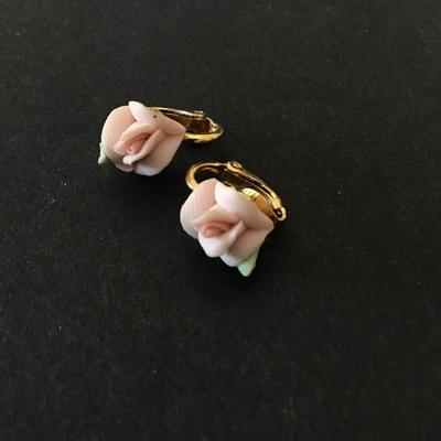 Vintage rose, porcelain flower clip on earrings very excellent condition