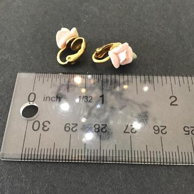 Vintage rose, porcelain flower clip on earrings very excellent condition