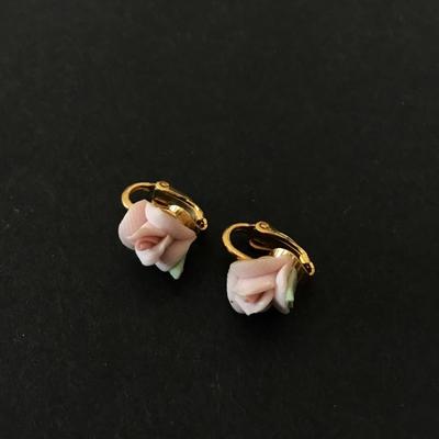 Vintage rose, porcelain flower clip on earrings very excellent condition