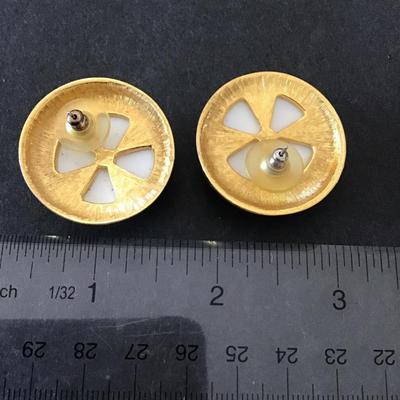 Beautiful vintage, white milk, glass, gold tone, circular stud statement earrings