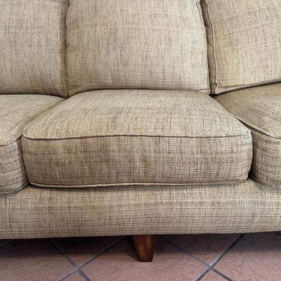 Flexsteel 3-Cushion Sofa – Neutral Upholstery