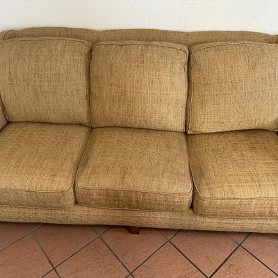 Flexsteel 3-Cushion Sofa – Neutral Upholstery