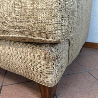 Flexsteel 3-Cushion Sofa – Neutral Upholstery