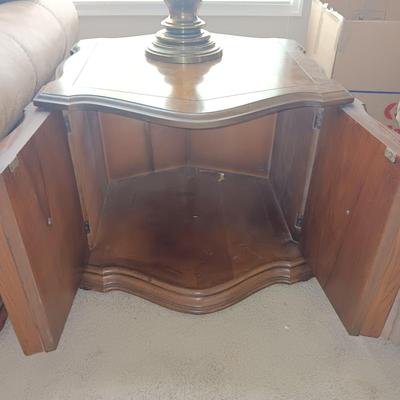 2 END TABLES WITH CUPBOARD AND A BRASS BASE LAMP