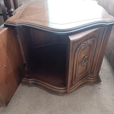 2 END TABLES WITH CUPBOARD AND A BRASS BASE LAMP