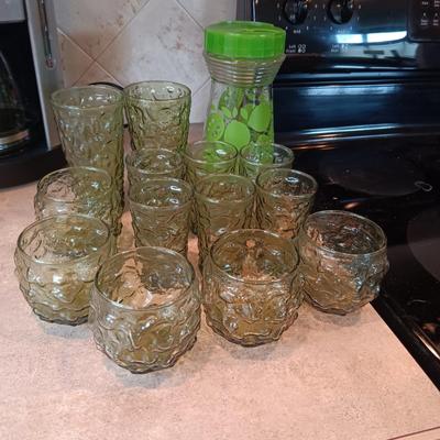 RETRO GLASSES AND JUICE CONTAINER