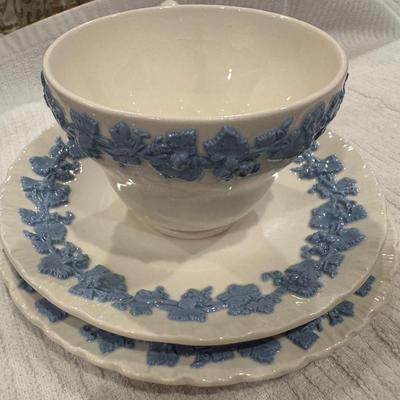 Queensware - Lavender on Cream. 12 piece teacup & saucers. Teacups in original 2-tiered packing case.
