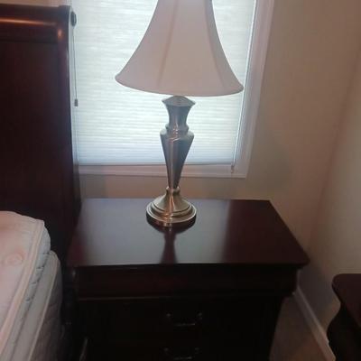 NIGHTSTAND WITH LAMP