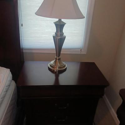 NIGHTSTAND WITH LAMP