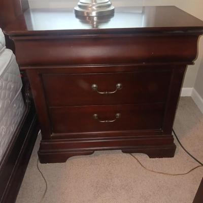 NIGHTSTAND WITH LAMP