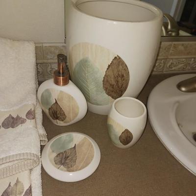 GUEST TOWELS AND MATCHING BATHROOM ESSENTIALS