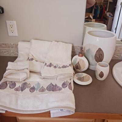 GUEST TOWELS AND MATCHING BATHROOM ESSENTIALS