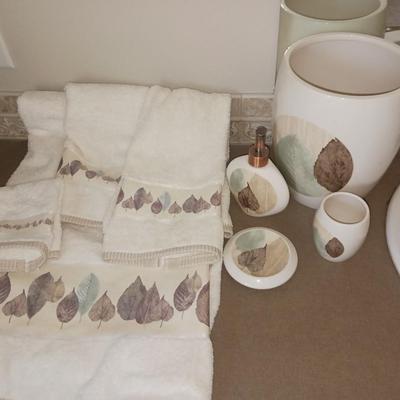 GUEST TOWELS AND MATCHING BATHROOM ESSENTIALS