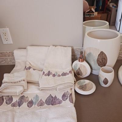 GUEST TOWELS AND MATCHING BATHROOM ESSENTIALS