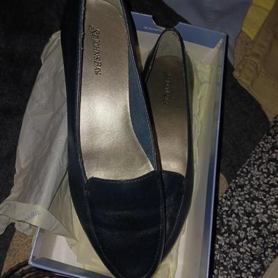 WOMEN'S CASUAL CLOTHING, NEW SHOES, AND BELT