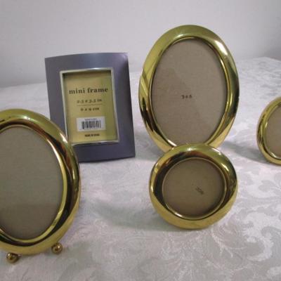 Sale Photo Thumbnail #390: Oval 4-1/8" tall, 5-1/2" tall, 3" tall, 2-3/4" tall, rectangular is 2-1/2" x 3-1/2", see pictures