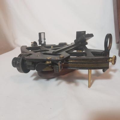 David White Co. US Navy Mark II Sextant in Original Case (B3-KD)